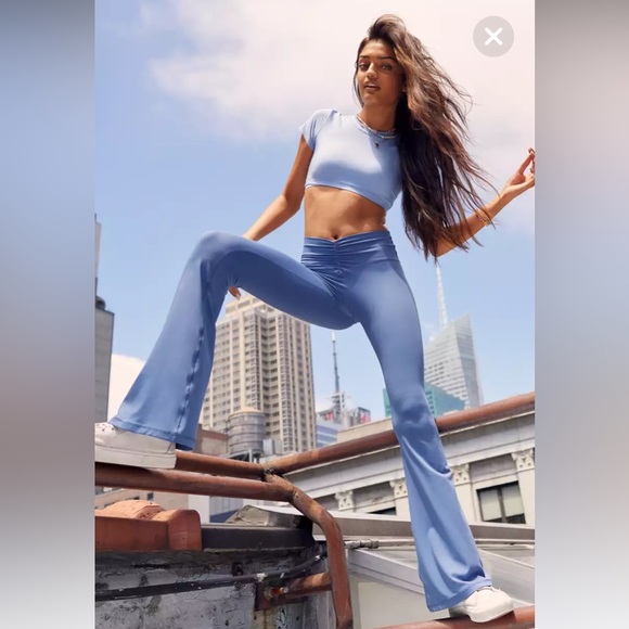 aerie Pants - Viral Offline Real Me Ruched Flare Leggings in Marbled Blue